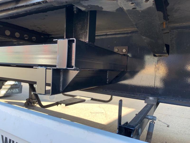 Крепление для коников на полуприцеп или прицеп