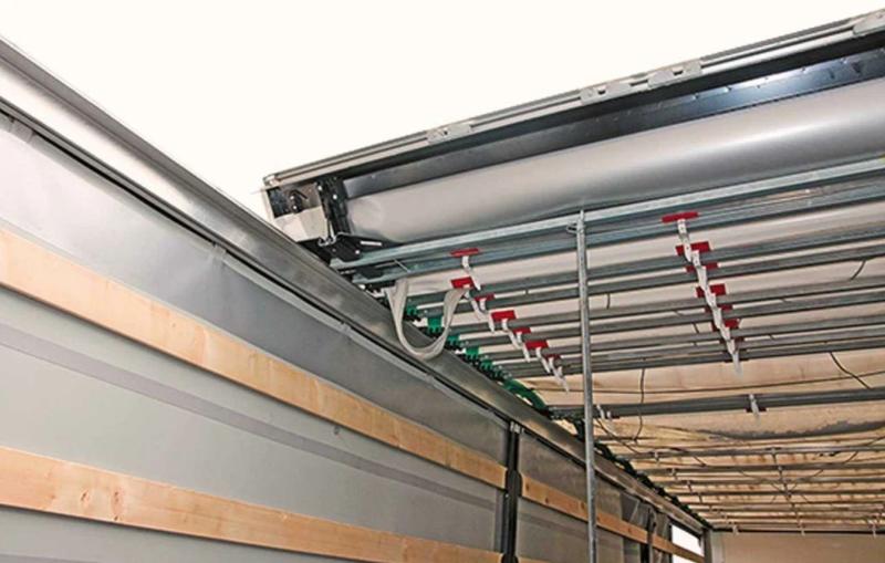 Установка сдвижных механизмов крыши на полуприцеп или фургон