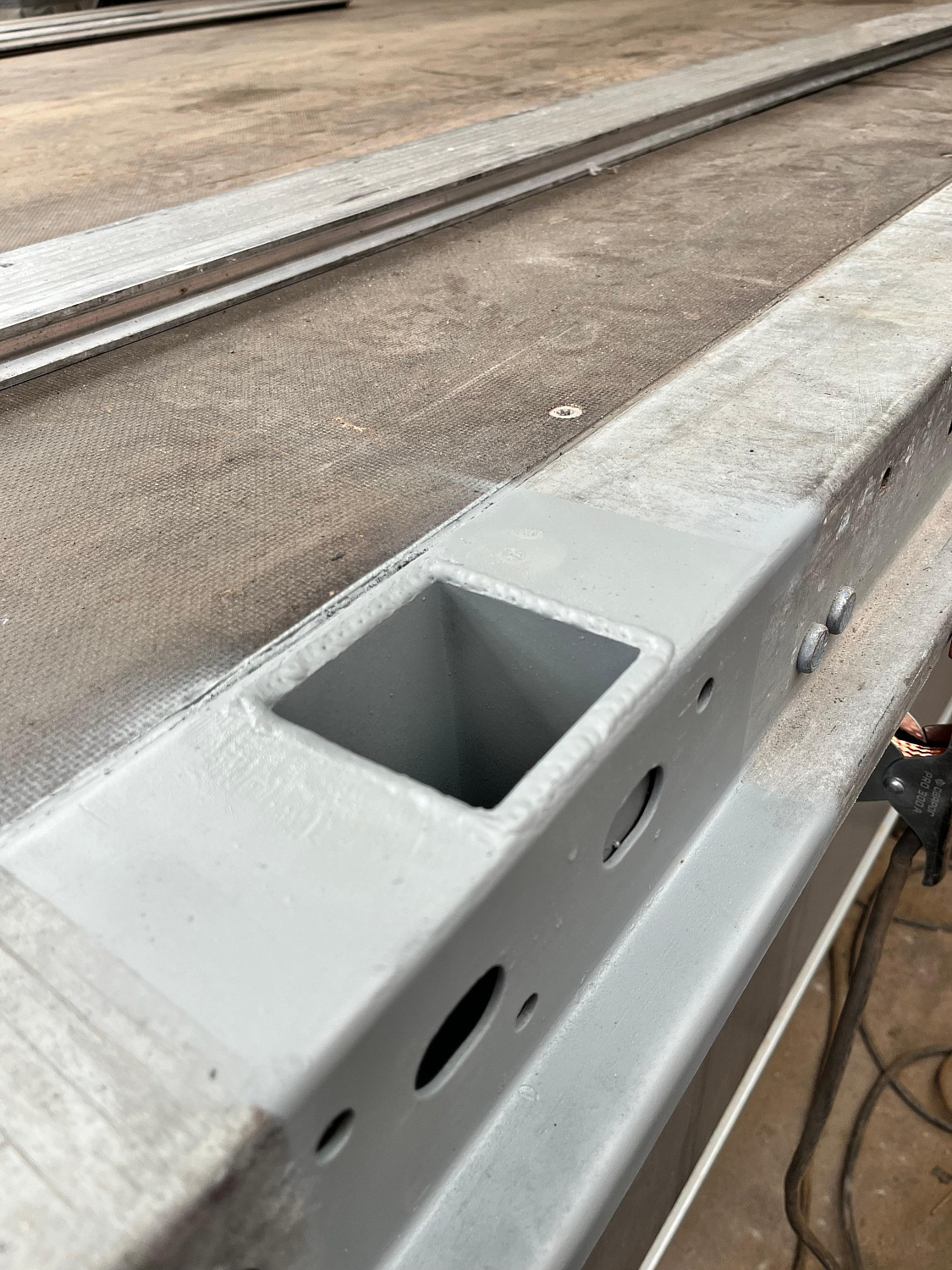 Закладная под коник на полуприцеп или прицеп